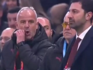 Beşiktaş-Galatasaray derbisinde gündem olan hareket: Kartı bana yaz!