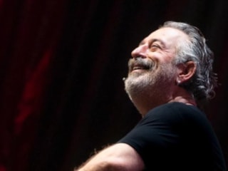 Cem Yılmaz yeni sevgilisiyle görüntülendi! El ele gezdiler