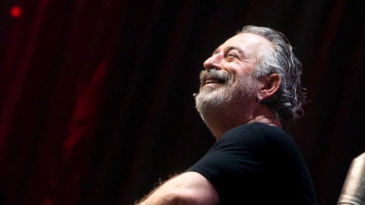 Cem Yılmaz yeni sevgilisiyle görüntülendi! El ele gezdiler