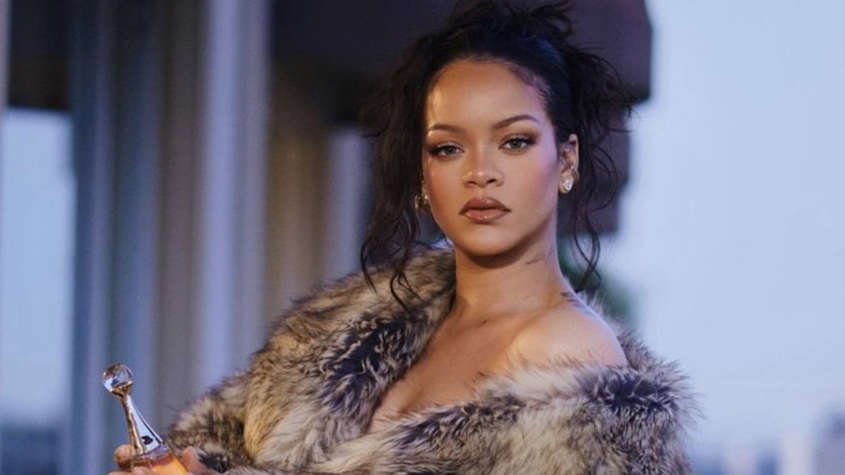 Rihanna'nın evine silahlı saldırı! Evine kurşun yağdırdılar