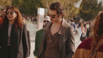 Boran Kuzum ve Özge Gürel, Paris Moda Haftası'nda! Tarzları konuşuldu