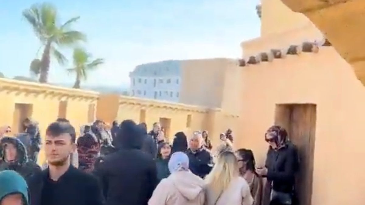 Kocaeli'de film için kurulan Mekke platosu binlerce ziyaretçi ağırlıyor