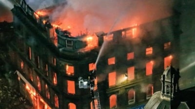 Glasgow’daki tren istasyonunda yangın: Bir bina çöktü, istasyon kapatıldı