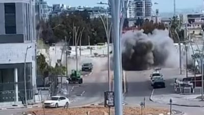 İran’ın İsrail merkezine düzenlediği saldırı anı