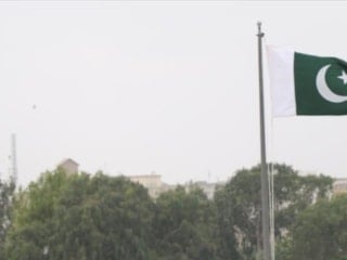 Pakistan’da yakıt krizi nedeniyle tüm okullar 31 Mart’a kadar tatil edildi