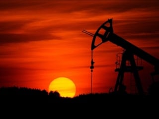 Petrol fiyatları 84 dolar seviyesine geriledi