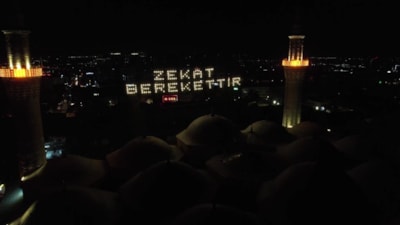 Bursa Ulu Cami’ye asılan mahya, Uludağ’a doğru ışıldadı