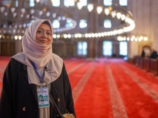 Perulu Amira, İstanbul’da turistlere İslam’ı anlatıyor