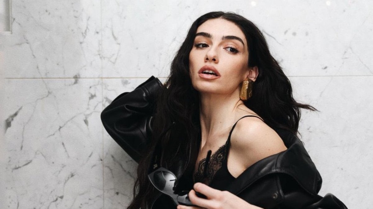 Oyuncu Hazar Ergüçlü sevgilisi Efe Çelik'ten ayrıldı