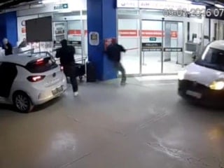 İstanbul'da uzun namlulu silahlarla yapılan milyonluk soygun kameraya yansıdı