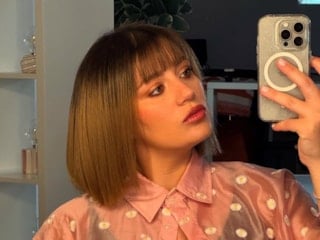 Gizem Karaca kızıyla yeni paylaşım yaptı: Kule işinde baya ilerledim