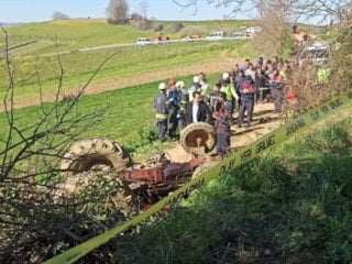 Kocaeli’de traktör devrildi: Sürücü öldü