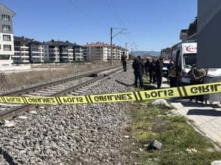 Kütahya’da trenin çarptığı kadın yaşamını yitirdi