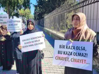 Adana’da üst geçit protestosu: Mahalleli belediyeye tepki gösterdi