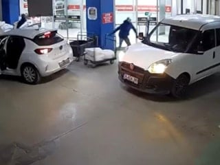 Kuyumcukent’te silahlı soygun: Para dolu çuvalları alıp kaçtılar