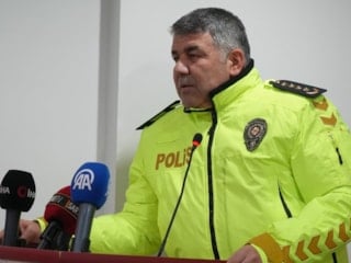 Erzurum'da yeni trafik düzenlemelerinin ilk cezası bir polis memuruna yazıldı