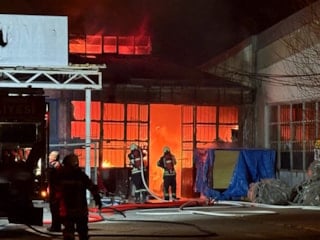 Kayseri’de mobilya atölyesi alevlere teslim oldu