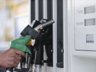 Benzine zam geldi