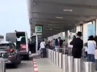 İsrail'de İran füzelerinden kaçanlar havaalanını doldurdu