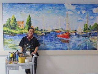 Mersin’de ressam, hastane duvarlarını sanatla renklendirdi