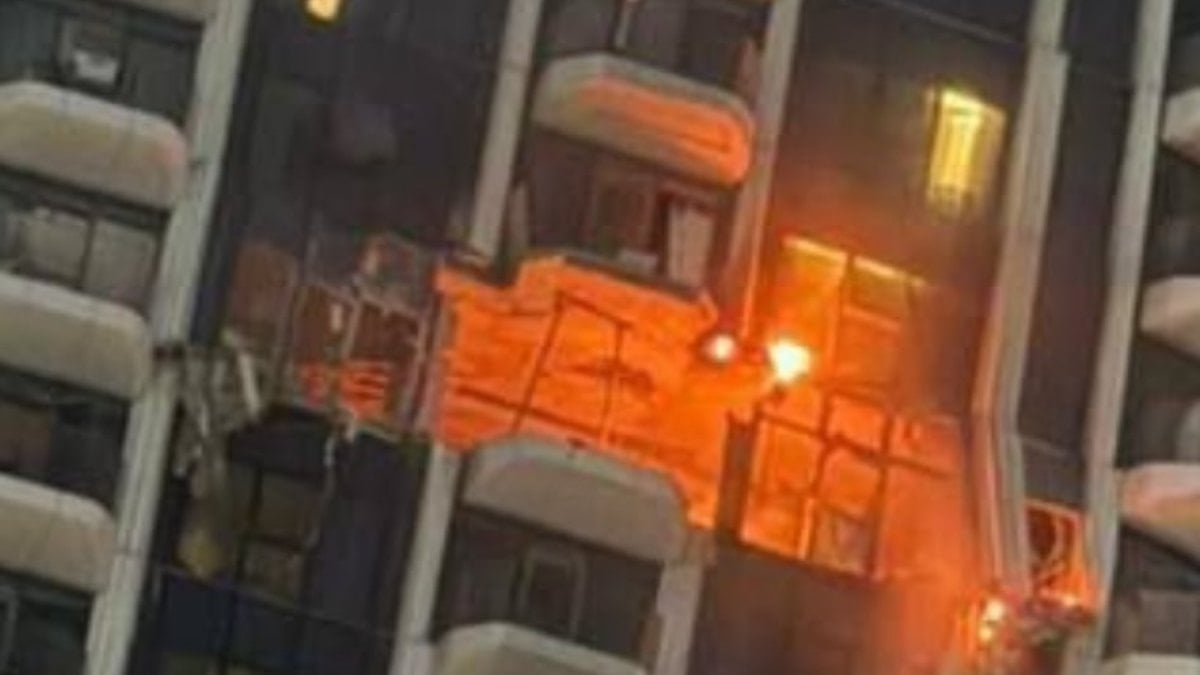 Dubai’de sivil bir binaya İHA isabet etti