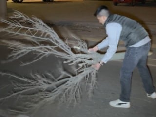 Aksaray'da kaza sonrası yolu temizledi