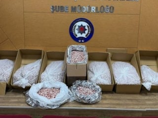 İzmir’de 356 bin uyuşturucu hap ele geçirildi