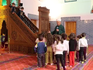 Van’da öğrenciler tarihi camide Ramazan'ın manevi coşkusunu yaşıyor