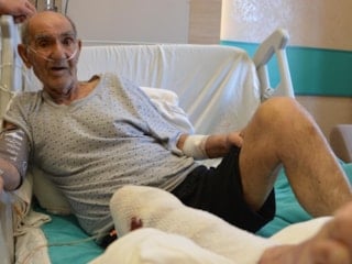 Ağrı'da lavabo giderini açmak isterken yandı