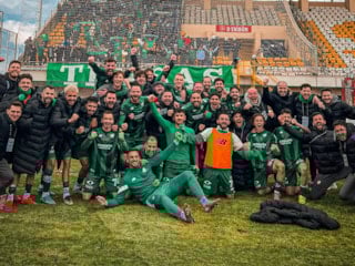 Bursaspor, Süper Lig'e bir adım daha yaklaşmak için zirve yürüyüşüne devam ediyor