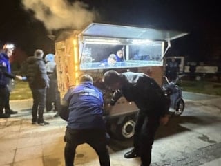 İzmir’de iki bardak çayı 300 TL’ye satan seyyar satıcılara müdahale