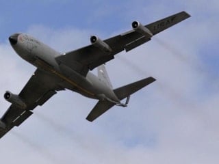 Irak'ta ABD'ye ait yakıt ikmal uçağı düştü