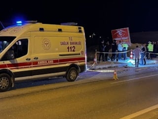 Adana'da otobüsle çarpışan motosikletin sürücüsü can verdi