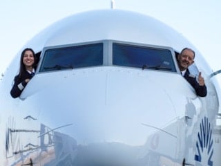 Antalya'da 42 yıllık pilot baba, mesleğini kızına devretti