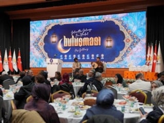 AK Parti İl Başkanlığı'nda düzenlenen iftarda 400 usta sanatçı bir araya geldi