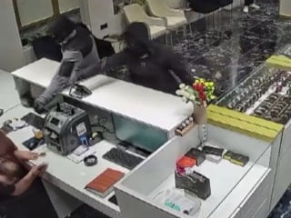 Konya’da kuyumcuda maskeli soygun: Şaka sandım