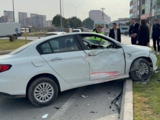 Samsun’da otobüs ile otomobil çarpıştı: 9 yaralı