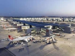 İstanbul'daki havalimanları tatil yoğunluğuna tedbir aldı