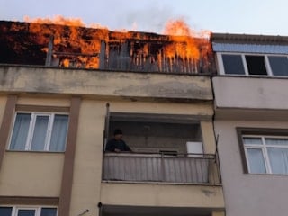 Bursa'da apartman terasında yangın
