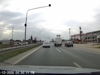 Sakarya'da bir sürücü hem kendi hem de diğer sürücülerin canını tehlikeye attı