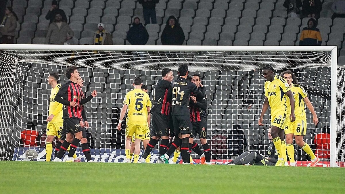 Fenerbahçe, Fatih Karagümrük'e mağlup oldu