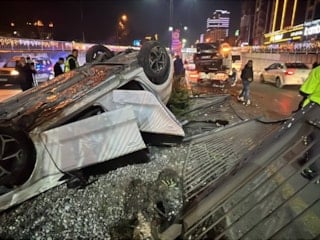 Manisa'da takla atan araçlardan burunları dahi kanamadan çıktılar