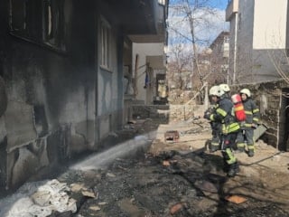 Kayseri'de kendini alevlerin içine atan polis, yangının büyümesini önledi