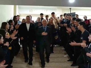 Hatay'da 40 yıllık öğretmene öğrencilerinden duygusal veda