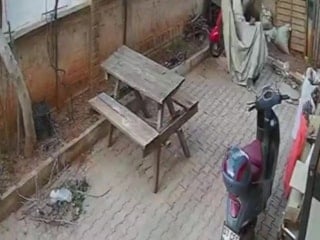 Antalya'da iki motosikletlinin kafa kafaya çarpıştığı kaza kamerada