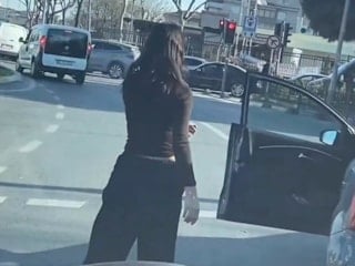 İstanbul'da aracından inip tartıştığı kişiyi tehdit eden kadın sürücüye 180 bin TL ceza