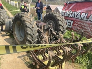 Bursa'da devrilen traktörün altında kalan sürücü öldü