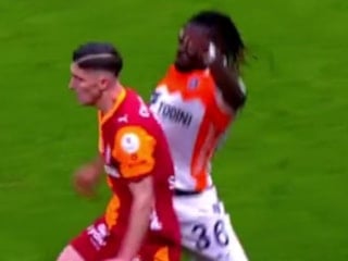 Başakşehir, Galatasaray maçında 10 kişi kaldı