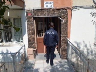 Manisa'da evde cansız bedeni bulunan adamın vücudunda darp izleri bulundu