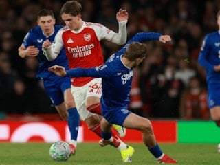 Dowman tarihe geçti: Arsenal evinde galip